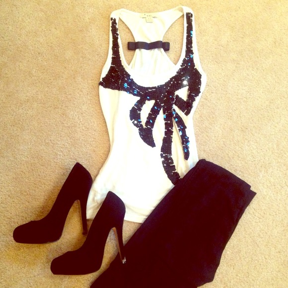 SOLD🚨 Black & White Sequin Tank