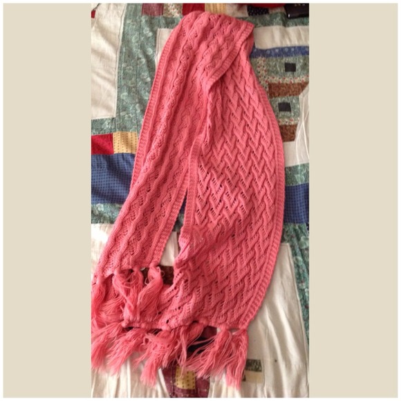 NWOT Pink crocheted scarf - Picture 1 of 1