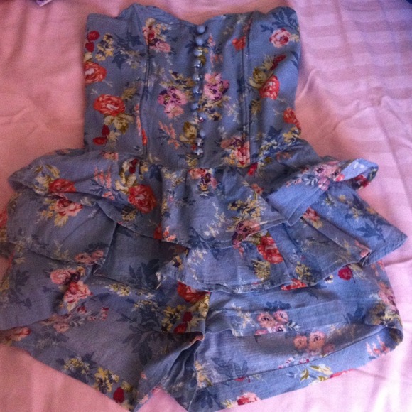 Super cute flower print romper