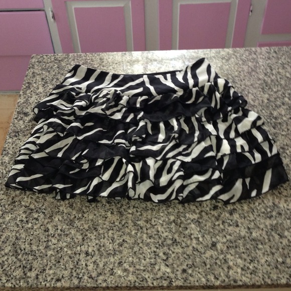️Rue 21 tier flow zebra skirt - Picture 2 of 3