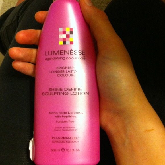 Lumenésse hair product shine lotion