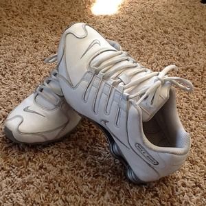 White nike shox