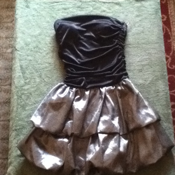 Dress - Picture 1 of 1