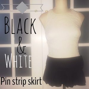🎉30% off bundles🎉Sexy Black and white mini skirt