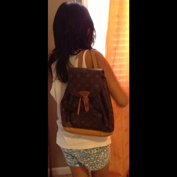 Additional pictures of lv backpack - Picture 1 of 3