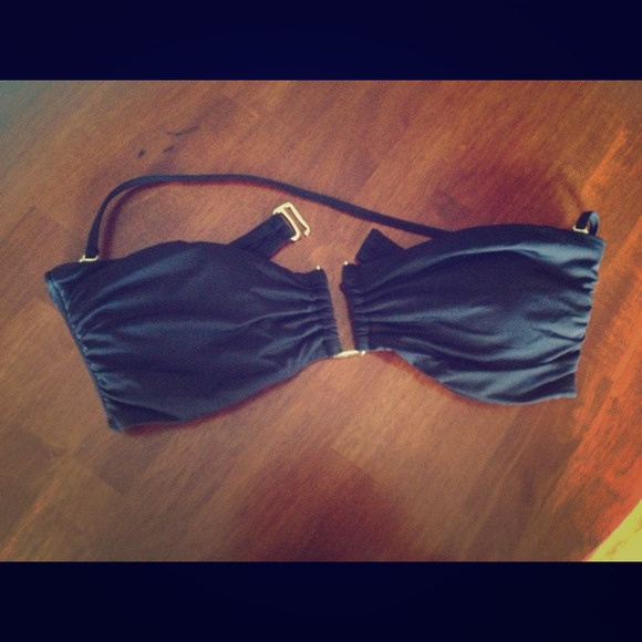 Very trendy bathing suit top ✂️price reduced