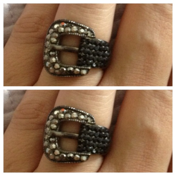 Buckle Stretch Ring