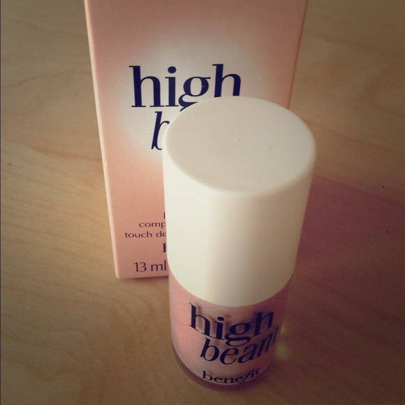 ❌SOLD❌in bundle! Benefit High Beam in box