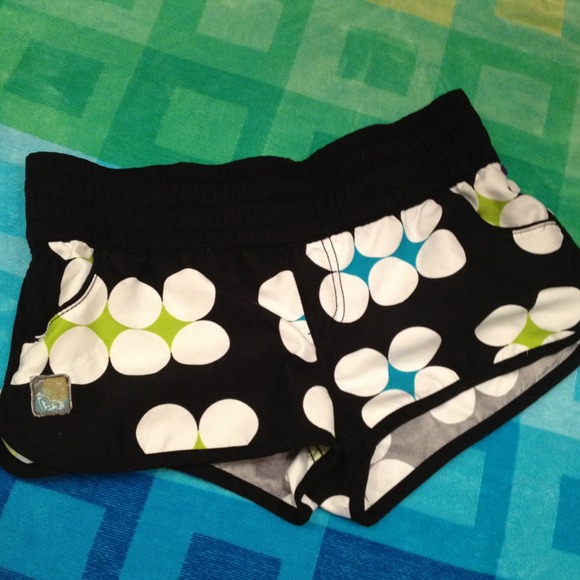 🚫SOLD🚫🔅FREE with any purchase🔅Roxy Boardshorts