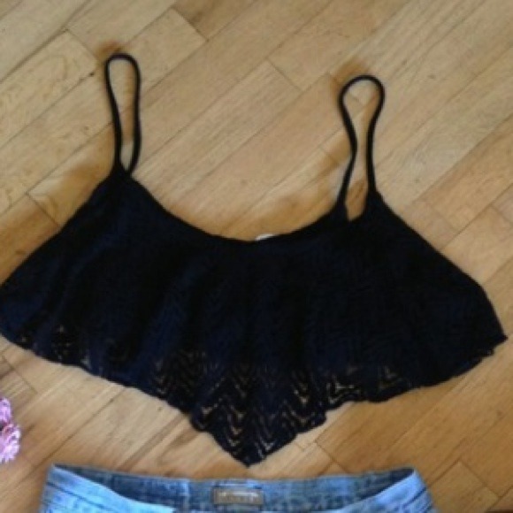 🚫 SOLD 🚫HOST PICK Lace like crop top - Picture 2 of 2