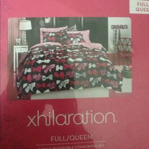 Full/queen bow comforter