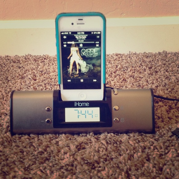 🆕 Silver iHome for iPhone, iPod touch, Classic