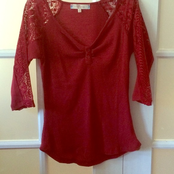 🎉BOGO FREE🎉 deep red lace 3/4th sleeve top