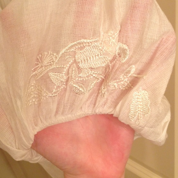 REDUCED!!  NWT ruffle and stitching detail! - Picture 3 of 3