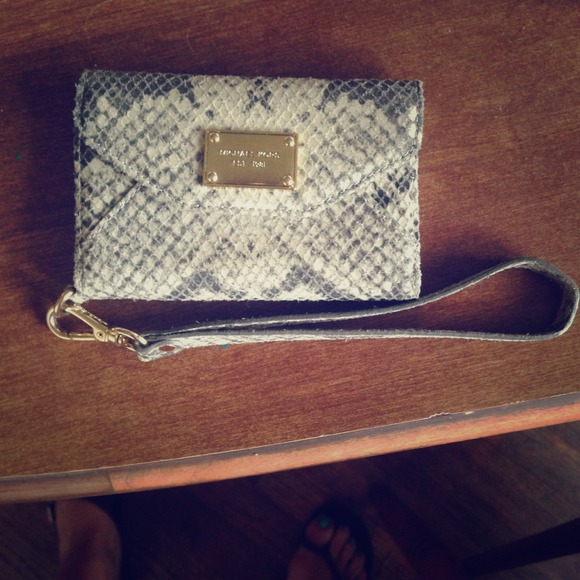Cute MK Wrislet cellphone /card holder