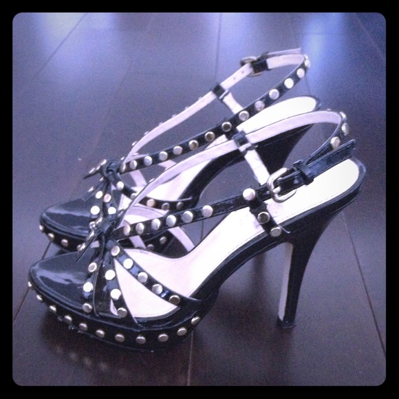 🎉Sale🎉Nine West black heels with gold studs!!