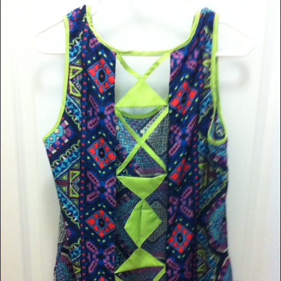 Sexy&colorful tribal print tank top with open back - Picture 2 of 4