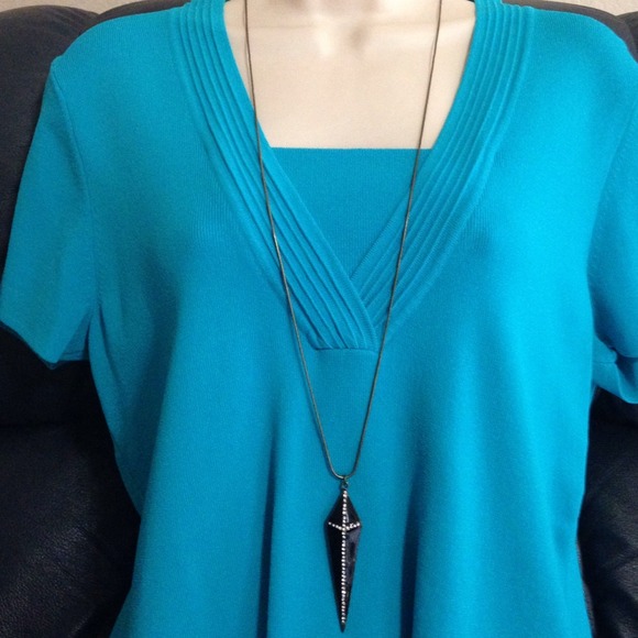 Crystal studded cross necklace - Picture 3 of 4