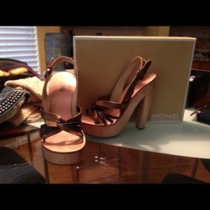Michael kors wood and chocolate leather heals