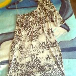 One-shoulder peacock print dress