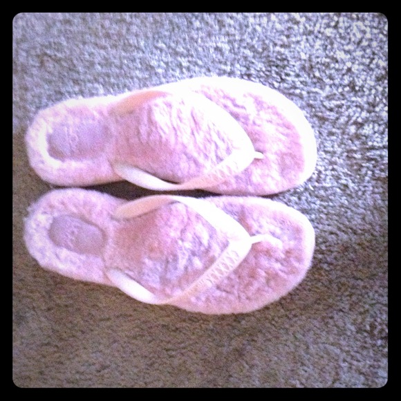 Pink ugg flip flops 👣SOLD