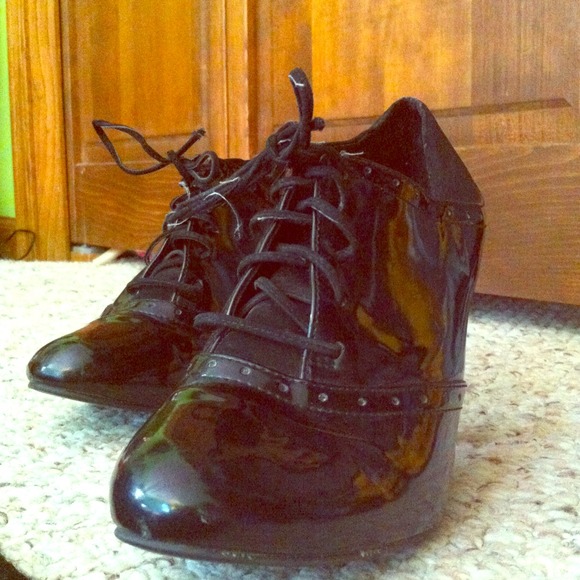 Cute black high heels!!