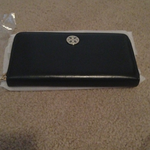 Black authentic Tory burch wallet