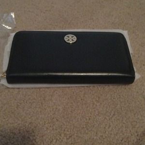 Black authentic Tory burch wallet