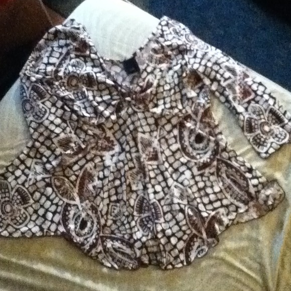 Patterned top - Picture 1 of 3