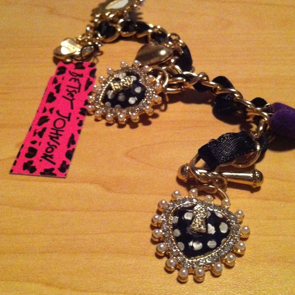 Sold in bundle π Host Pick - Picture 2 of 3