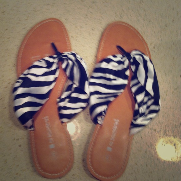 ❌SOLD❌ Silky zebra print thong sandals