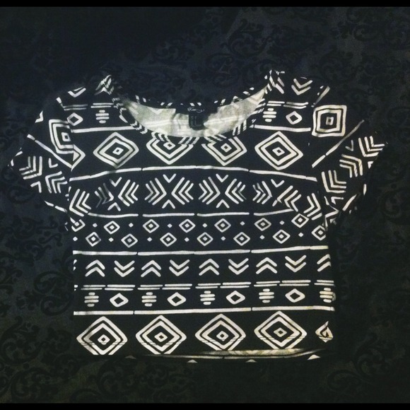 ❌SOLD❌ Tribal print crop top