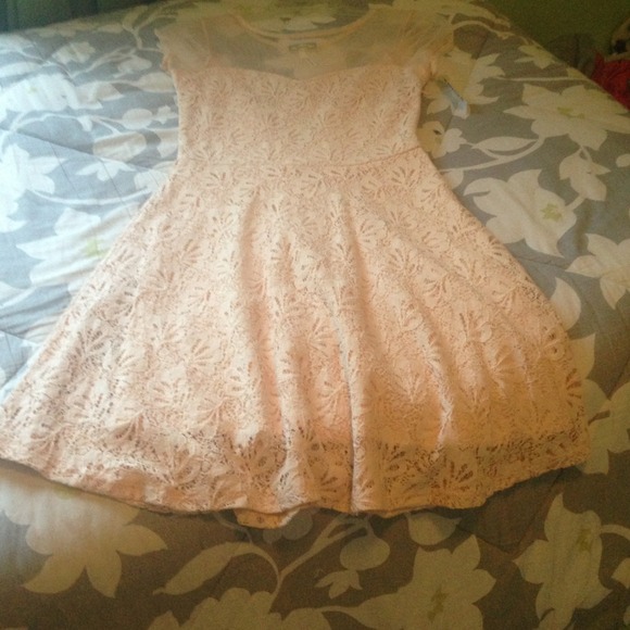 Kirra lace sweetheart dress