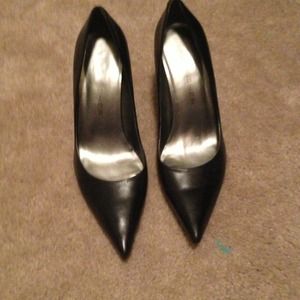 Black pumps