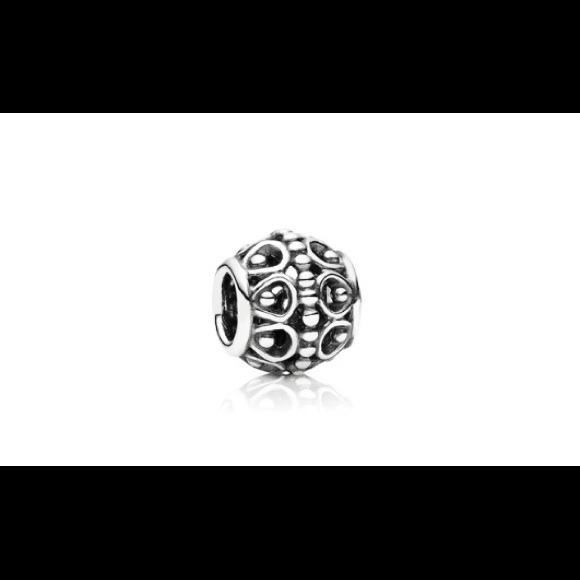 Pandora's 'A cloud's silver lining' charm