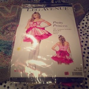 pretty princess Halloween costume princess peach!