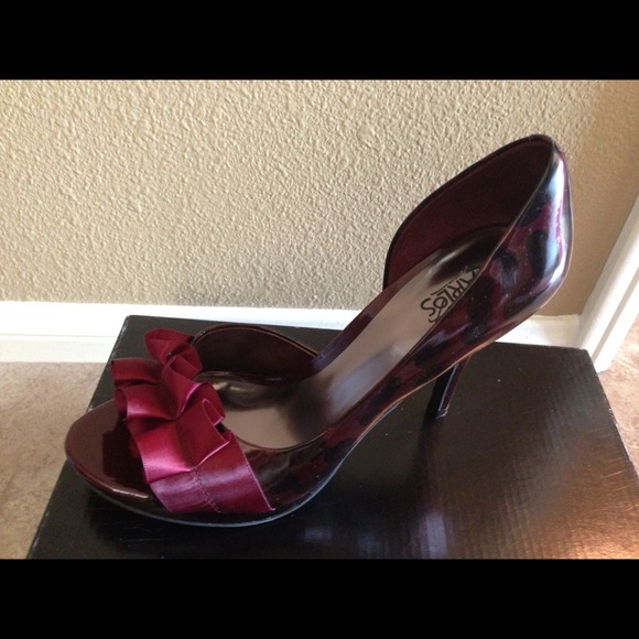 ❗️❗️SOLD❗️❗️Carlos  Santana Heels - Picture 1 of 4