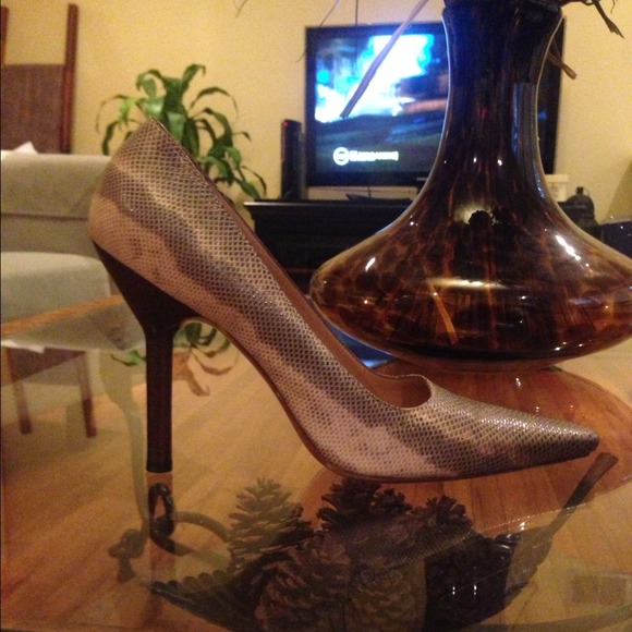 ***REDUCED***AUTHENTIC GUCCI Snakeskin pumps - Picture 2 of 4