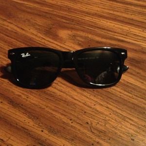 Wayfarer Ray Ban sunglasses