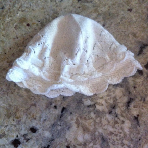 White embroided H&M beanie/ hat