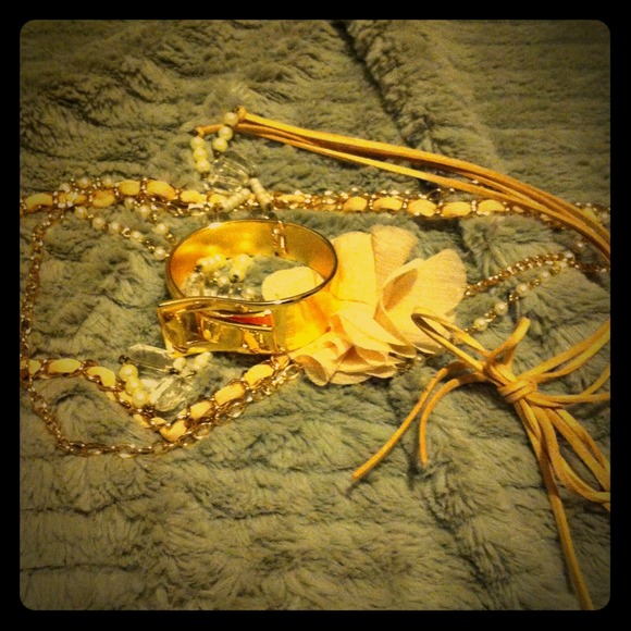 Gold tone bracelet - belt shape - Picture 1 of 4