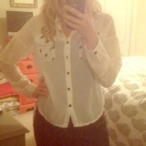 Basic white top- perfect for casual work days!!