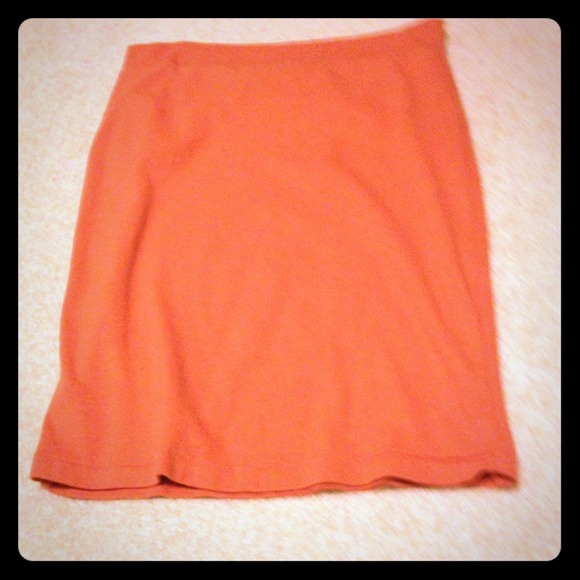 Salmon Body con knee length skirt