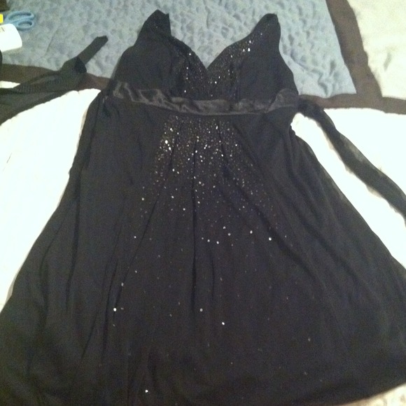 Dress - Picture 1 of 3