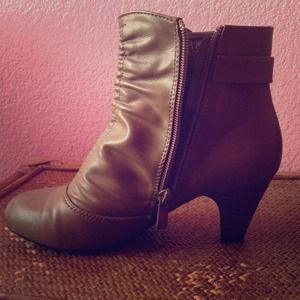 Ankle high leather boots