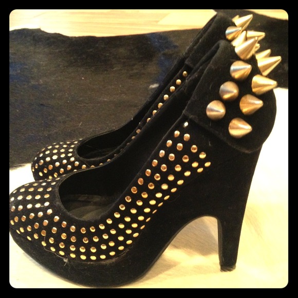 ✋HOLD✋Gold studded platform heels