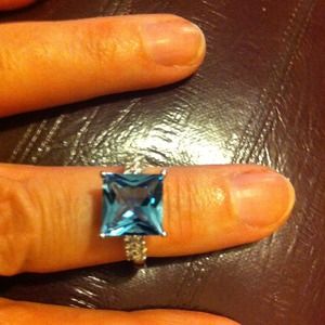 14K white gold blue topaz ring