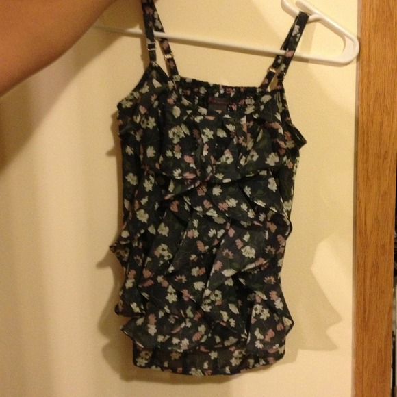 Floral Ruffle Top - Picture 2 of 4