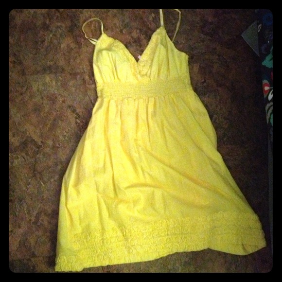 Size XL yellow sundress.