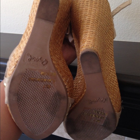 ❗️❗️SOLD❗️❗️Khaki Wedges - Picture 3 of 3